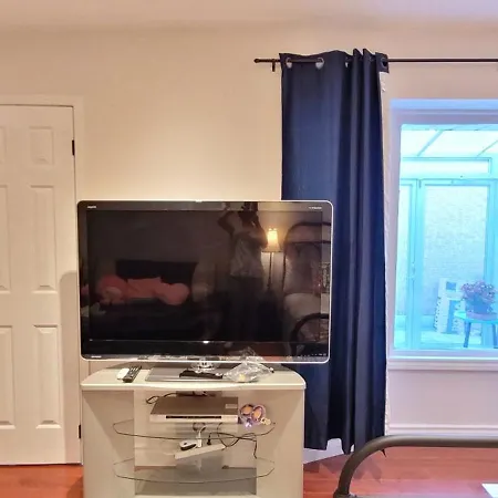Mainfloor Spacious Room In Toronto Exterior photo